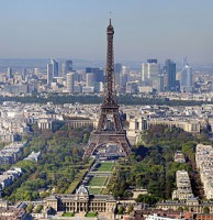 /album/flying/paris-eiffelturm-und-marsfeld2-jpg/